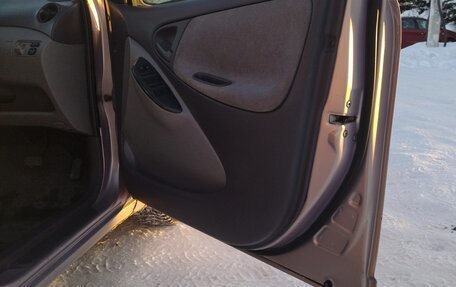 Toyota Platz, 2001 год, 415 000 рублей, 18 фотография