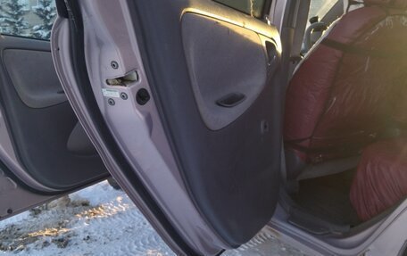 Toyota Platz, 2001 год, 415 000 рублей, 21 фотография