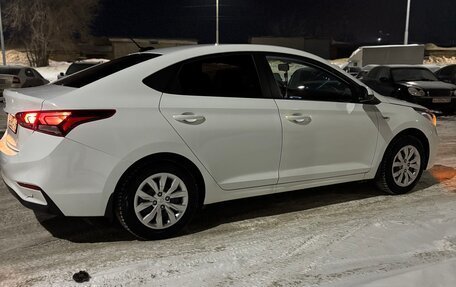 Hyundai Solaris II рестайлинг, 2017 год, 1 000 000 рублей, 2 фотография