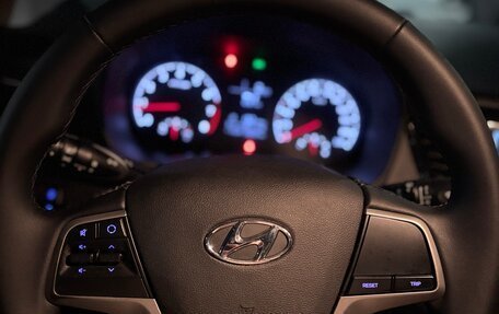 Hyundai Solaris II рестайлинг, 2017 год, 1 000 000 рублей, 12 фотография