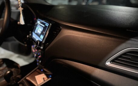 Hyundai Solaris II рестайлинг, 2017 год, 1 000 000 рублей, 10 фотография