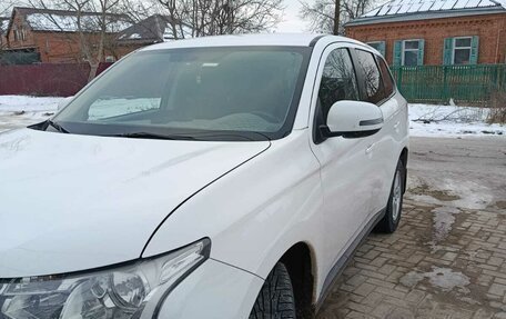 Mitsubishi Outlander III рестайлинг 3, 2013 год, 1 150 000 рублей, 3 фотография