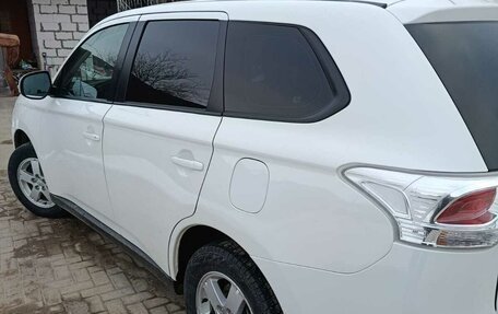 Mitsubishi Outlander III рестайлинг 3, 2013 год, 1 150 000 рублей, 4 фотография