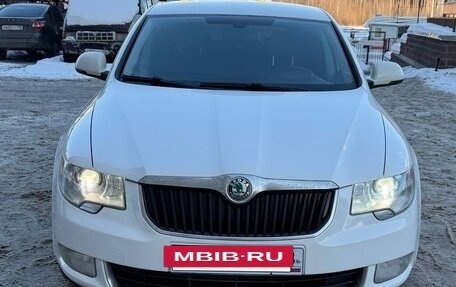 Skoda Superb III рестайлинг, 2012 год, 1 030 000 рублей, 2 фотография