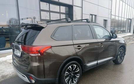 Mitsubishi Outlander III рестайлинг 3, 2022 год, 2 499 000 рублей, 4 фотография