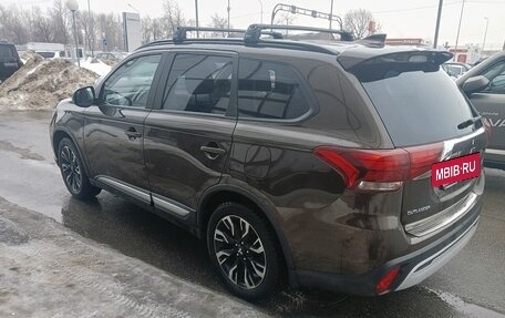 Mitsubishi Outlander III рестайлинг 3, 2022 год, 2 499 000 рублей, 6 фотография