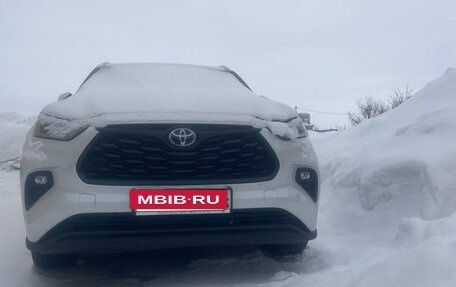 Toyota Highlander, 2022 год, 7 200 000 рублей, 2 фотография