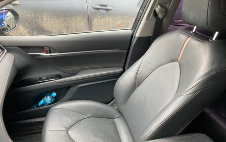 Toyota Camry, 2018 год, 2 200 000 рублей, 18 фотография