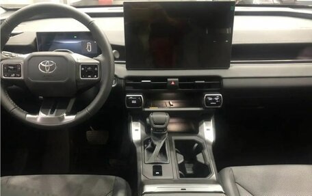 Toyota RAV4, 2025 год, 5 200 000 рублей, 10 фотография