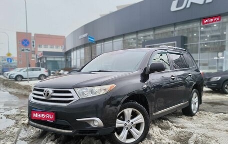 Toyota Highlander III, 2013 год, 1 690 000 рублей, 1 фотография