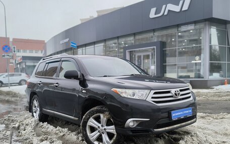 Toyota Highlander III, 2013 год, 1 690 000 рублей, 3 фотография