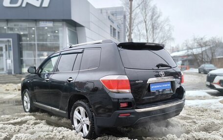 Toyota Highlander III, 2013 год, 1 690 000 рублей, 6 фотография