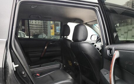 Toyota Highlander III, 2013 год, 1 690 000 рублей, 16 фотография