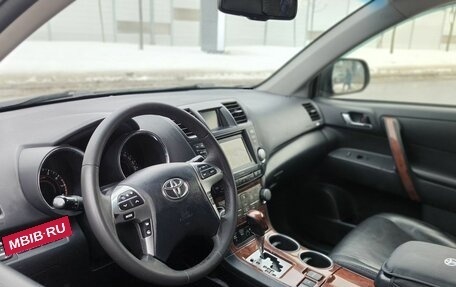 Toyota Highlander III, 2013 год, 1 690 000 рублей, 19 фотография
