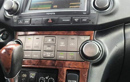 Toyota Highlander III, 2013 год, 1 690 000 рублей, 21 фотография