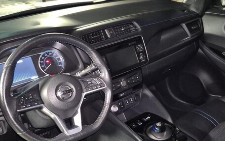 Nissan Leaf II, 2018 год, 2 249 000 рублей, 9 фотография