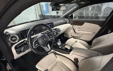 Mercedes-Benz A-Класс, 2019 год, 2 450 000 рублей, 2 фотография