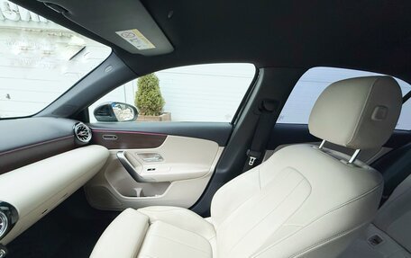 Mercedes-Benz A-Класс, 2019 год, 2 450 000 рублей, 14 фотография