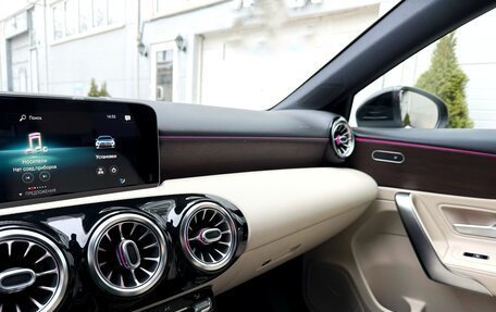 Mercedes-Benz A-Класс, 2019 год, 2 450 000 рублей, 11 фотография