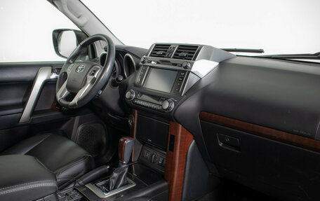 Toyota Land Cruiser Prado 150 рестайлинг 2, 2014 год, 3 730 000 рублей, 9 фотография