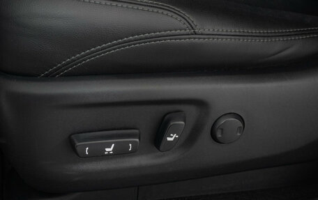 Toyota Land Cruiser Prado 150 рестайлинг 2, 2014 год, 3 730 000 рублей, 17 фотография