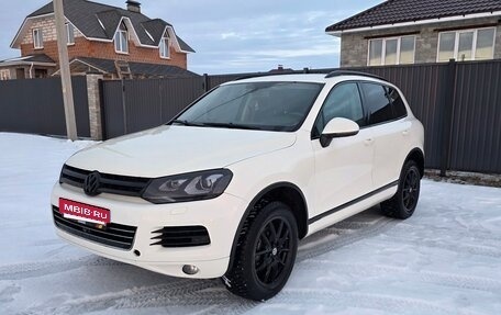 Volkswagen Touareg III, 2011 год, 1 800 000 рублей, 2 фотография