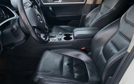 Volkswagen Touareg III, 2011 год, 1 800 000 рублей, 11 фотография