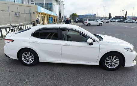 Toyota Camry, 2018 год, 2 000 000 рублей, 3 фотография