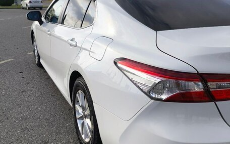 Toyota Camry, 2018 год, 2 000 000 рублей, 10 фотография