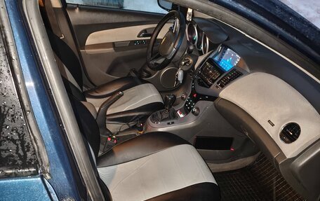 Chevrolet Cruze II, 2010 год, 580 000 рублей, 8 фотография