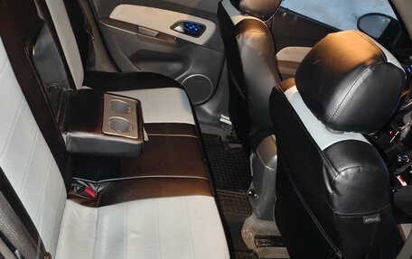 Chevrolet Cruze II, 2010 год, 580 000 рублей, 7 фотография