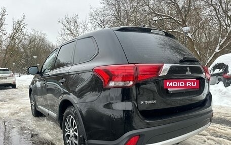 Mitsubishi Outlander III рестайлинг 3, 2018 год, 2 190 000 рублей, 3 фотография