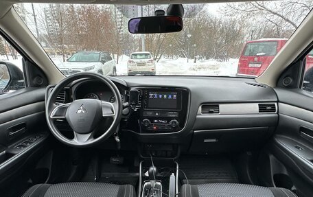 Mitsubishi Outlander III рестайлинг 3, 2018 год, 2 190 000 рублей, 9 фотография