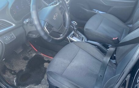 Hyundai Solaris II рестайлинг, 2017 год, 700 000 рублей, 2 фотография