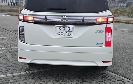 Nissan Elgrand III, 2011 год, 2 270 000 рублей, 5 фотография