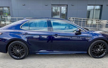 Toyota Camry, 2021 год, 3 300 000 рублей, 3 фотография