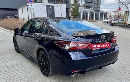 Toyota Camry, 2021 год, 3 300 000 рублей, 6 фотография