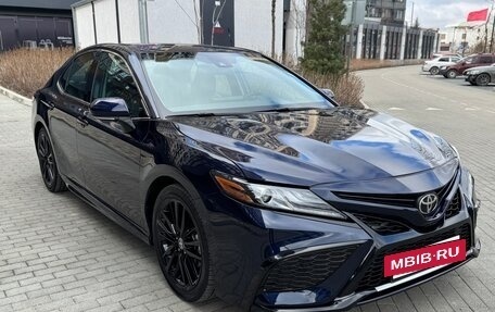 Toyota Camry, 2021 год, 3 300 000 рублей, 2 фотография