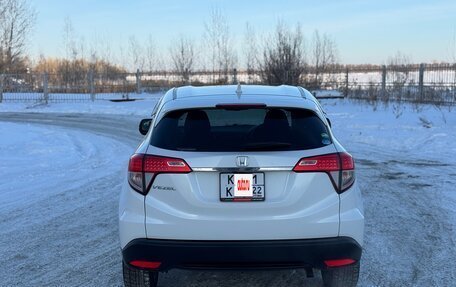 Honda Vezel, 2018 год, 1 650 000 рублей, 4 фотография