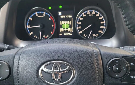 Toyota RAV4, 2019 год, 3 800 000 рублей, 7 фотография