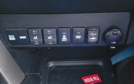 Toyota RAV4, 2019 год, 3 800 000 рублей, 9 фотография