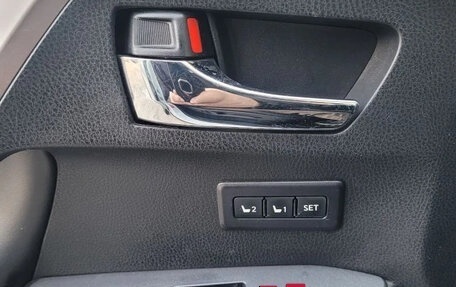 Toyota RAV4, 2019 год, 3 800 000 рублей, 8 фотография