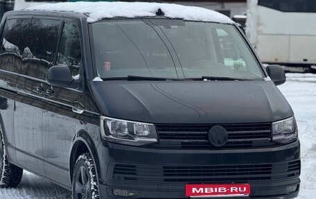Volkswagen Caravelle T6 рестайлинг, 2018 год, 3 000 000 рублей, 2 фотография
