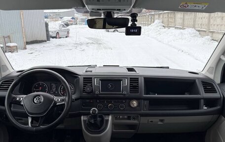 Volkswagen Caravelle T6 рестайлинг, 2018 год, 3 000 000 рублей, 9 фотография