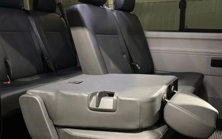 Volkswagen Caravelle T6 рестайлинг, 2018 год, 3 000 000 рублей, 16 фотография