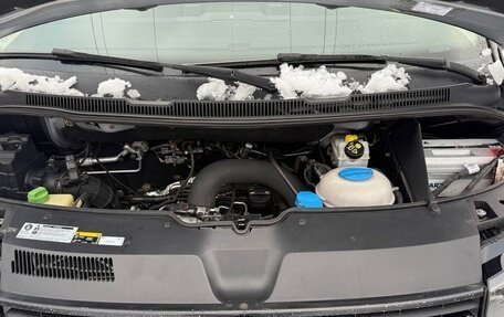 Volkswagen Caravelle T6 рестайлинг, 2018 год, 3 000 000 рублей, 21 фотография