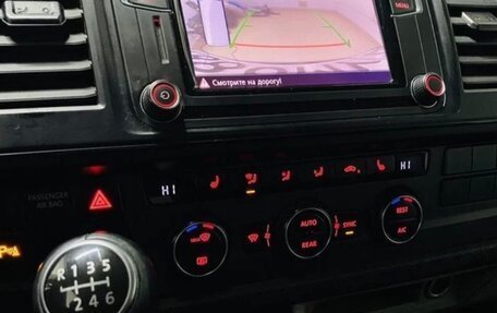 Volkswagen Caravelle T6 рестайлинг, 2018 год, 3 000 000 рублей, 22 фотография