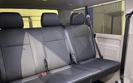 Volkswagen Caravelle T6 рестайлинг, 2018 год, 3 000 000 рублей, 15 фотография