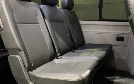 Volkswagen Caravelle T6 рестайлинг, 2018 год, 3 000 000 рублей, 18 фотография