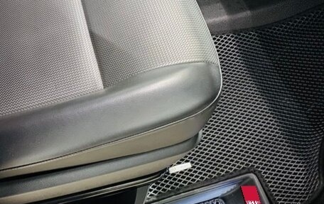 Volkswagen Caravelle T6 рестайлинг, 2018 год, 3 000 000 рублей, 14 фотография